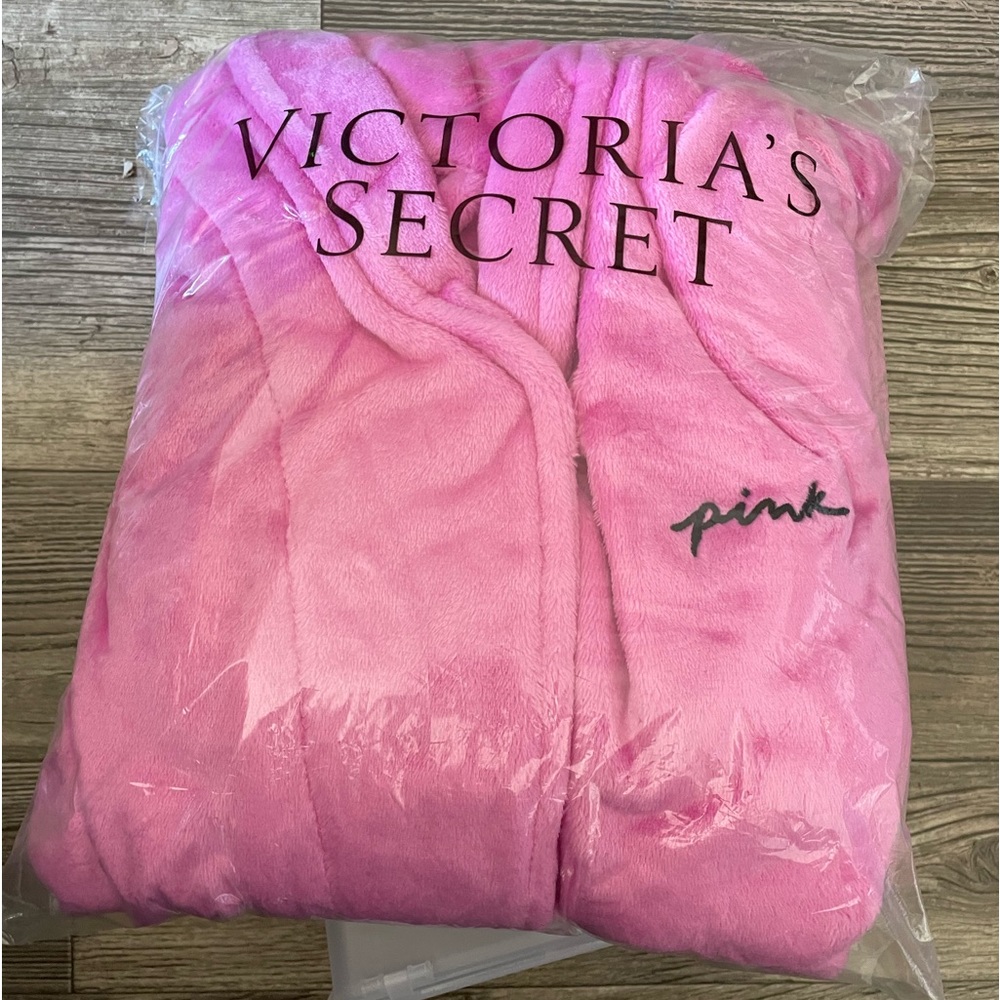 Brand new victoria Secret pink robe with happy face